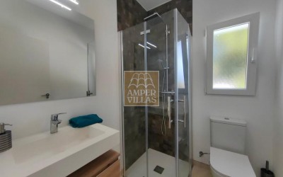A beautiful, renovated villa with panoramic sea views.